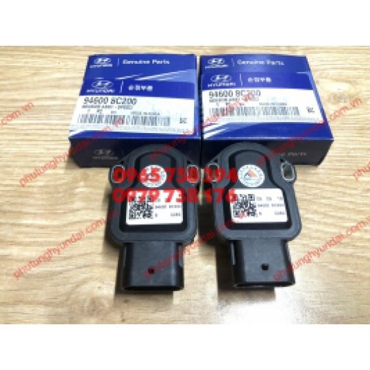 946008C200 CẢM BIẾN CHÂN GA HYUNDAI HD1000 D6CC